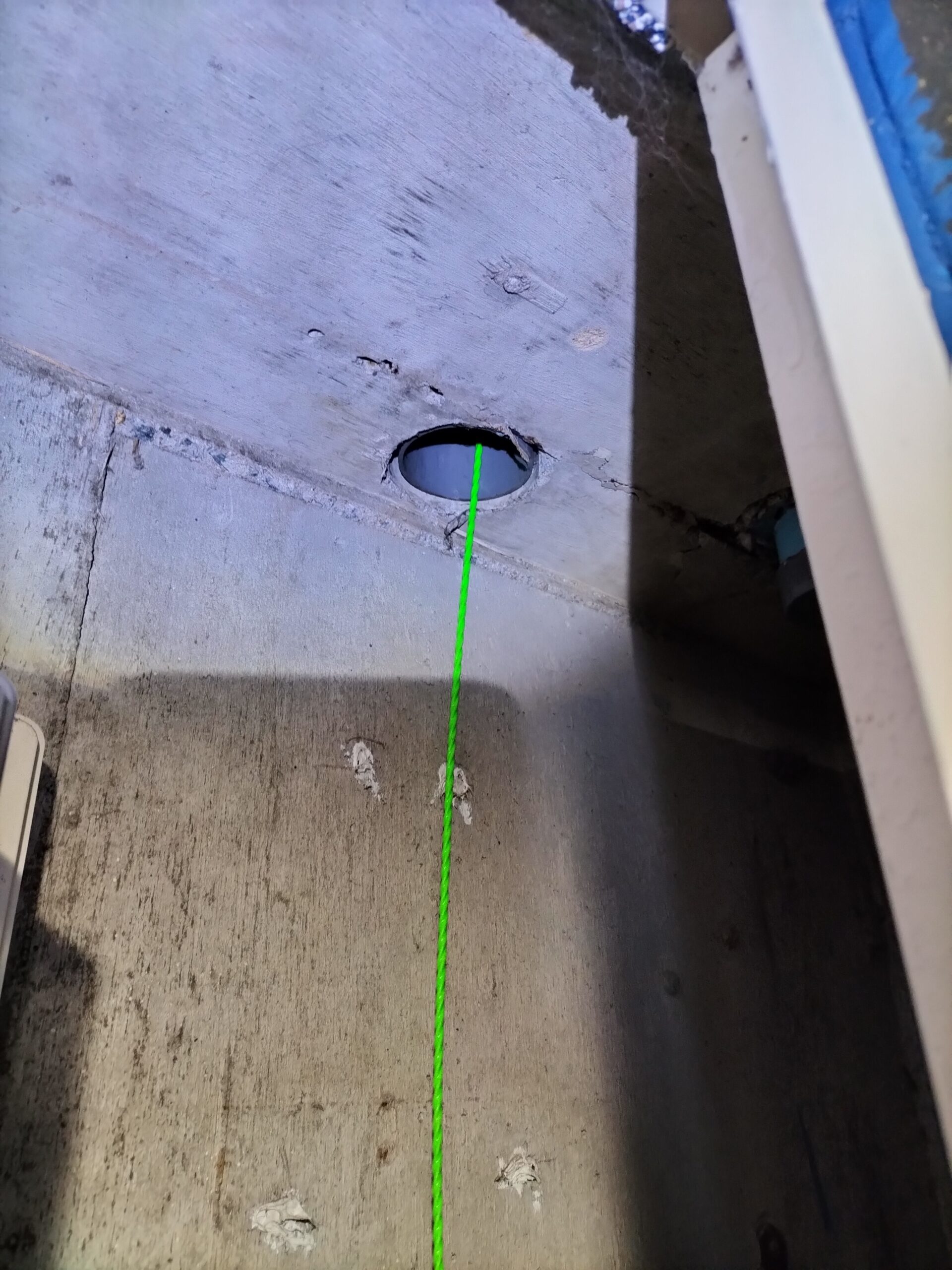 スチールによる通線作業